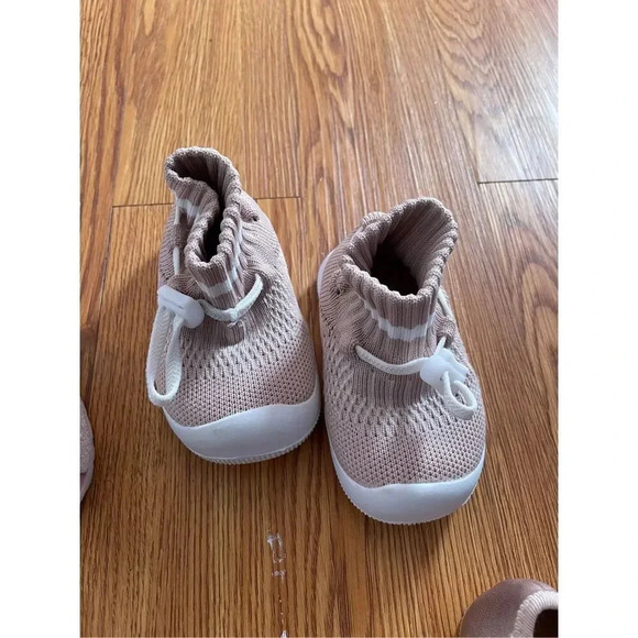 Babygirl shoe bundle Baby Uggs Size 2/3 Glitter sandals size 4 Cat & jack p - Picture 9 of 11